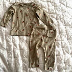 Babyface Apple Baby Outfit 0-3 Months Leggings Shirt Minimalist Gender Neutral
